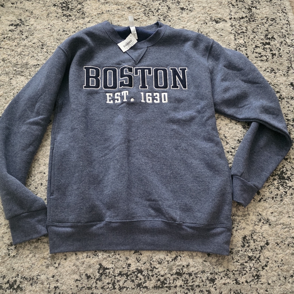 Boston Patch Embroidered Crewneck Sweatshirt Unisex M NWT Has Pockets